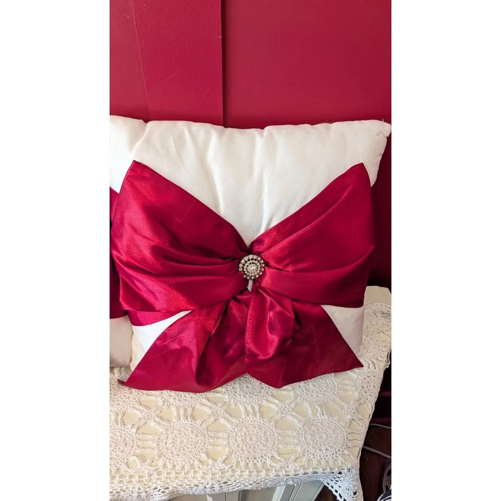 Set Of 2 Pier 1 Throw Pillows White With Red Bow Rhinestones 15